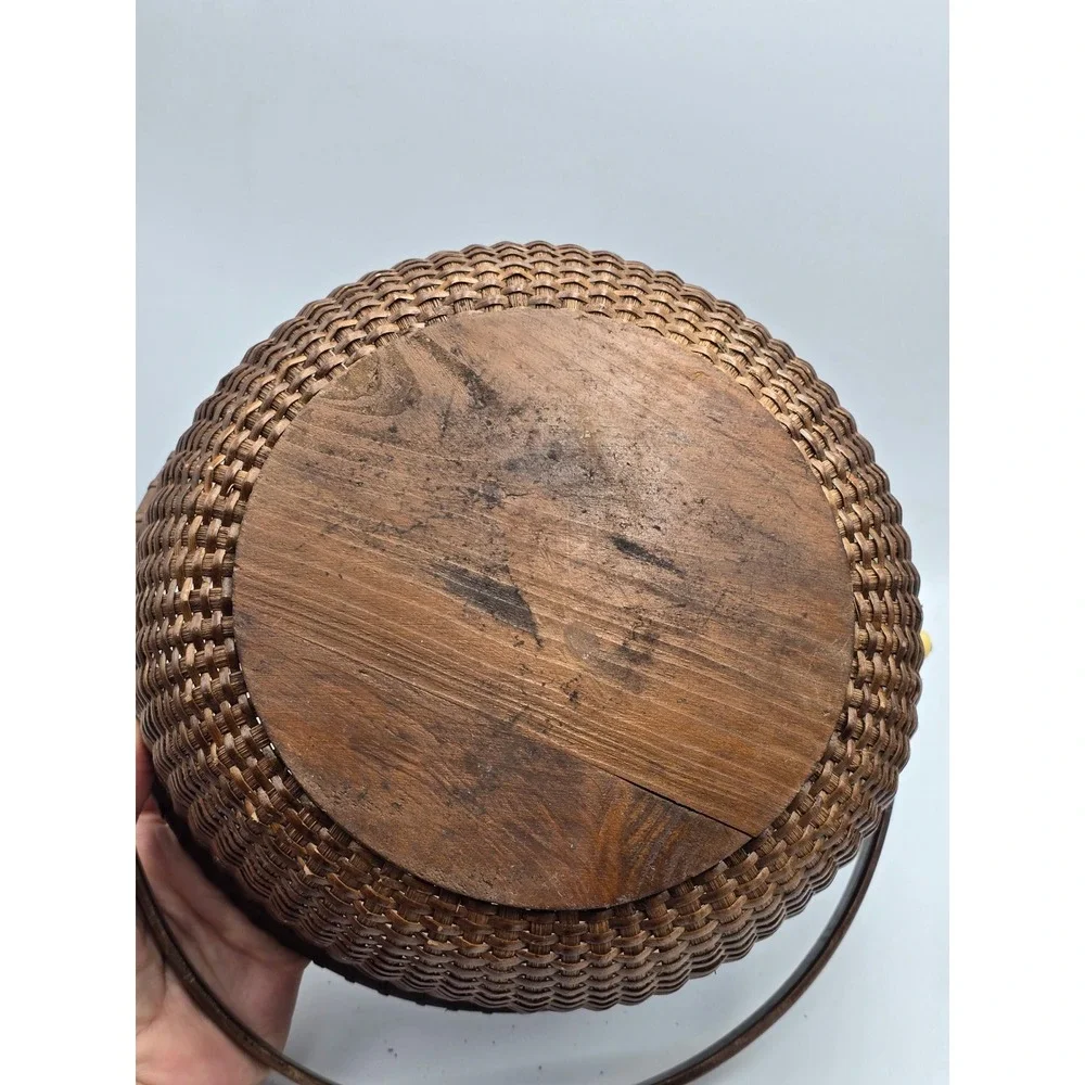 Nantucket Wicker Basket Home Decor Medium Brown Good Round Wood Handle Liner